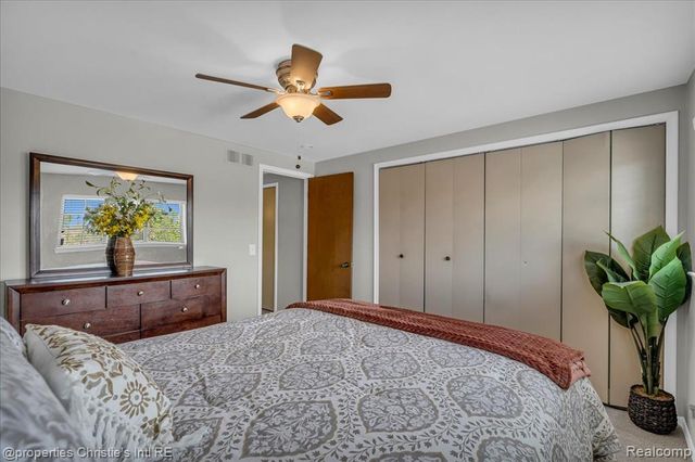 26216 Summerdale Drive, Southfield, MI 48033