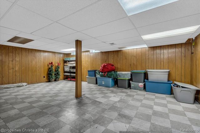 26216 Summerdale Drive, Southfield, MI 48033