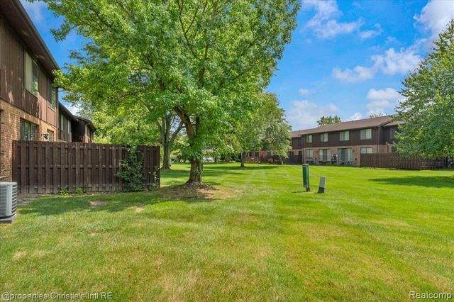 26216 Summerdale Drive, Southfield, MI 48033