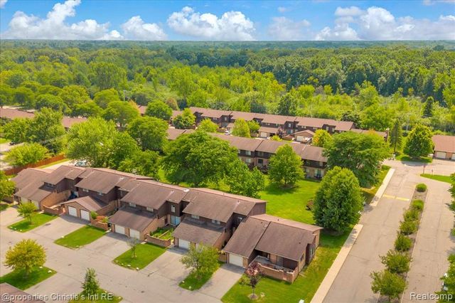 26216 Summerdale Drive, Southfield, MI 48033