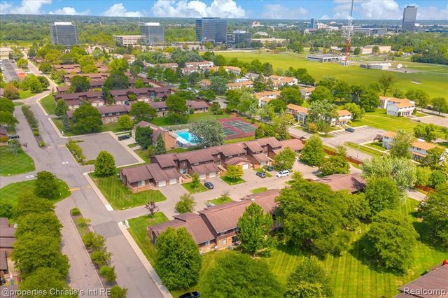 26216 Summerdale Drive, Southfield, MI 48033