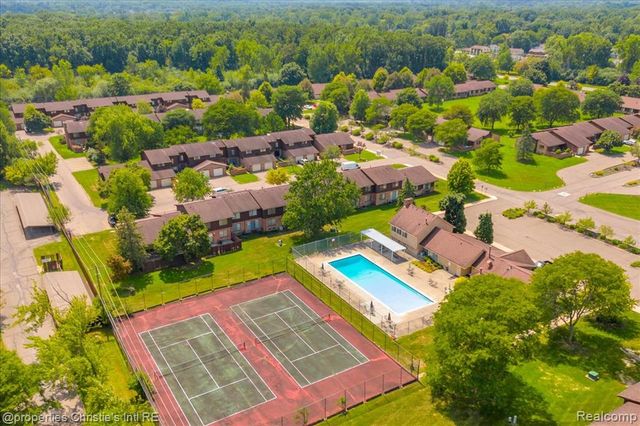 26216 Summerdale Drive, Southfield, MI 48033