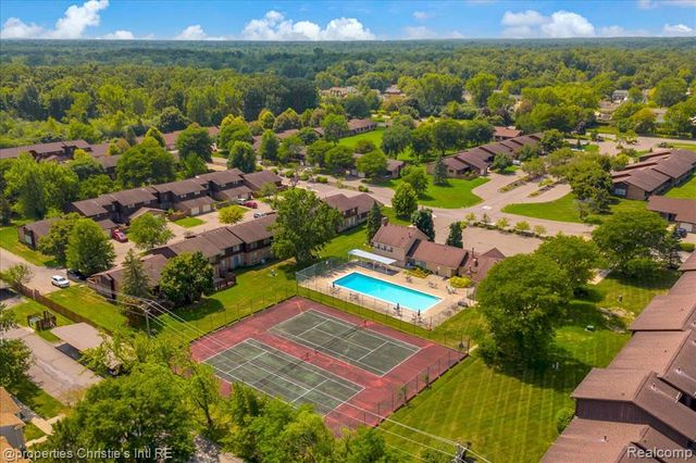 26216 Summerdale Drive, Southfield, MI 48033