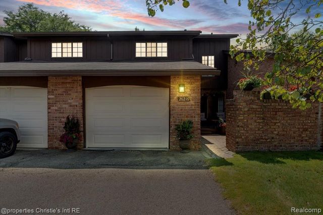 26216 Summerdale Drive, Southfield, MI 48033