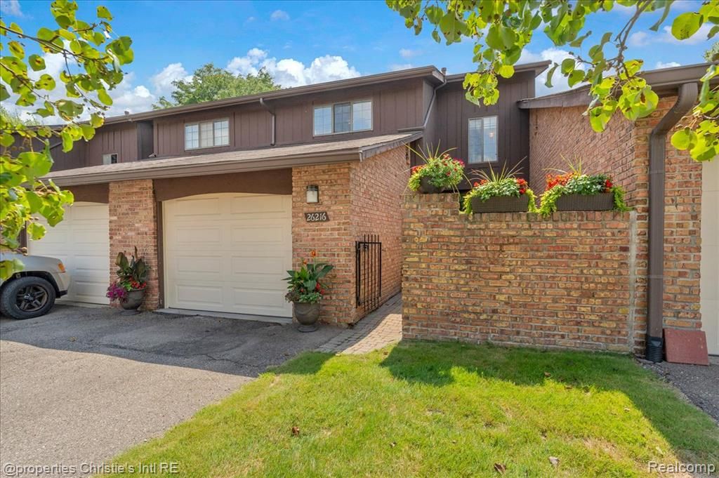 26216 Summerdale Drive, Southfield, MI 48033
