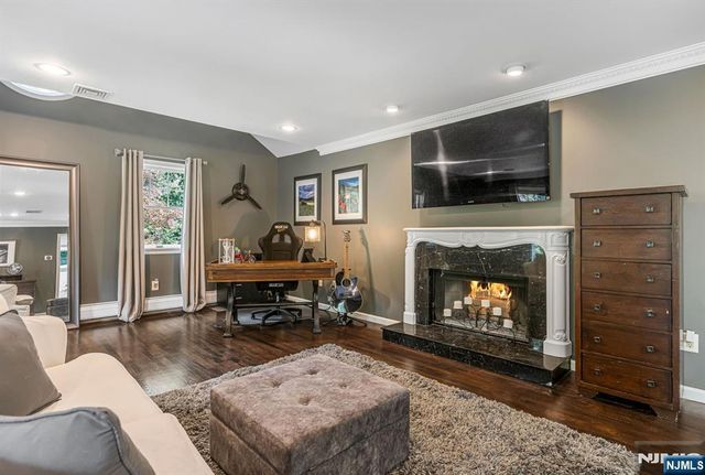 286 Gregory Road, Franklin Lakes, NJ 07417