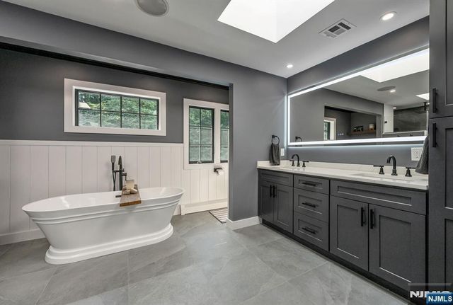 286 Gregory Road, Franklin Lakes, NJ 07417