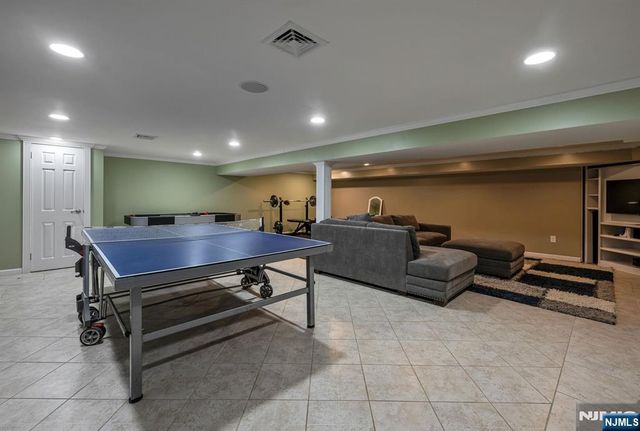 286 Gregory Road, Franklin Lakes, NJ 07417