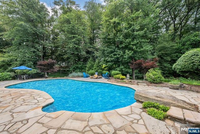 286 Gregory Road, Franklin Lakes, NJ 07417