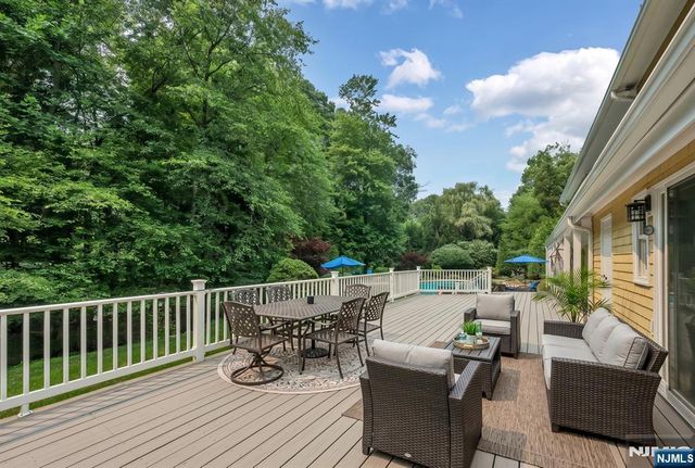 286 Gregory Road, Franklin Lakes, NJ 07417