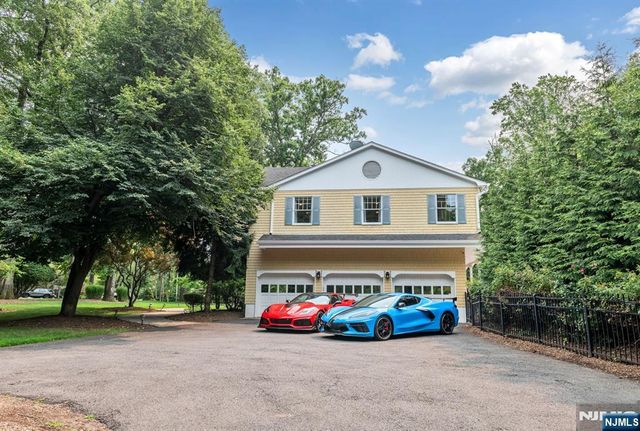 286 Gregory Road, Franklin Lakes, NJ 07417
