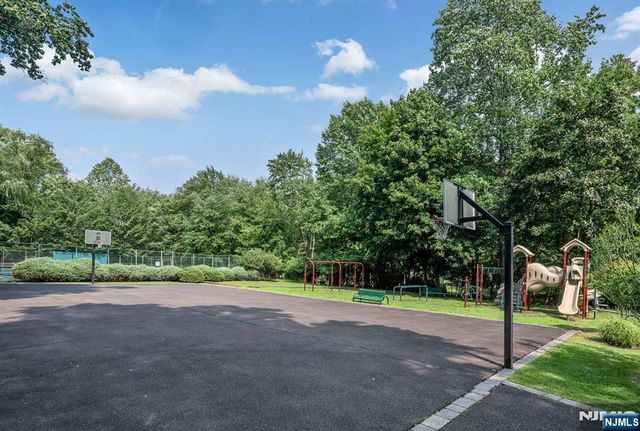 286 Gregory Road, Franklin Lakes, NJ 07417