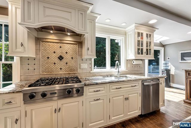 286 Gregory Road, Franklin Lakes, NJ 07417