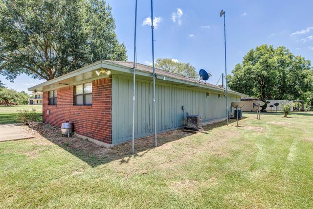 37557 Meadowview Drive, Hempstead, TX 77445