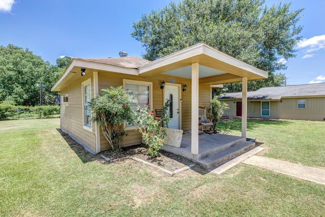37557 Meadowview Drive, Hempstead, TX 77445