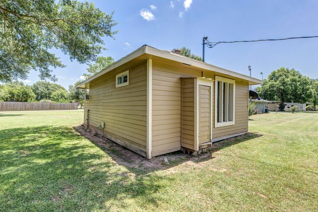 37557 Meadowview Drive, Hempstead, TX 77445