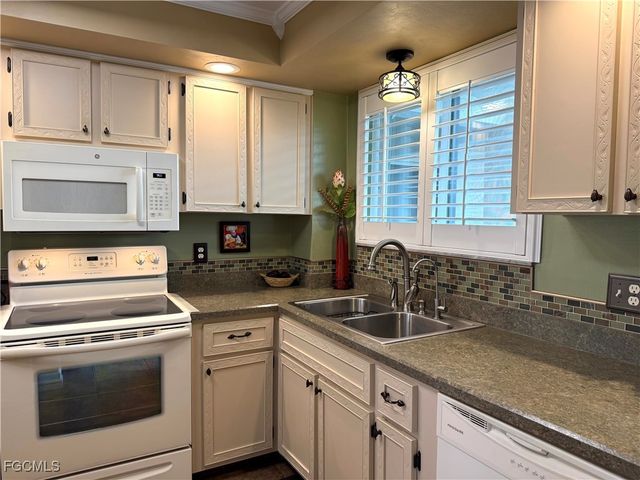 2121 Collier AVE 409, Fort Myers, FL 33901