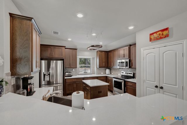 120 Sierra Way, Canyon Lake, TX 78133