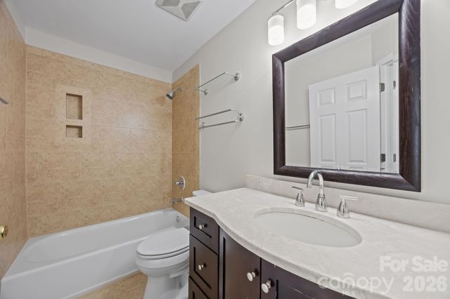 212 S Cedar Street, Charlotte, NC 28202