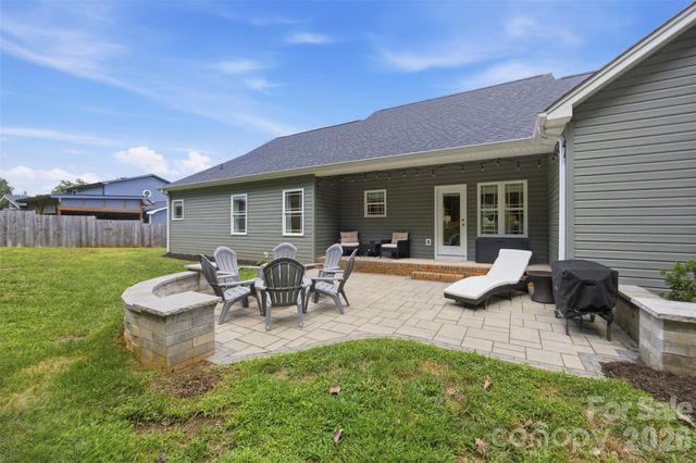301 Pinehurst Drive, Kings Mountain, NC 28086
