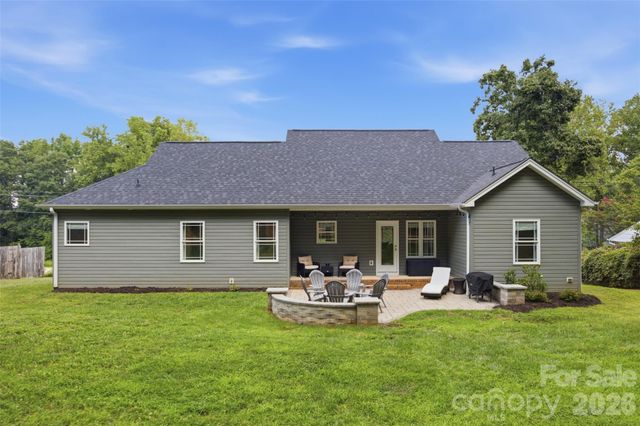 301 Pinehurst Drive, Kings Mountain, NC 28086