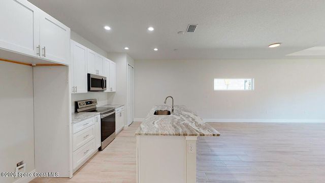 371 Halloran Street SE, Palm Bay, FL 32909