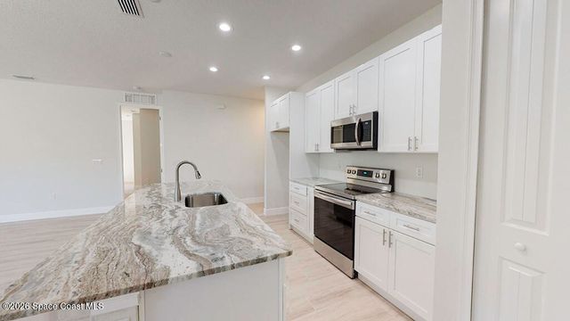 371 Halloran Street SE, Palm Bay, FL 32909