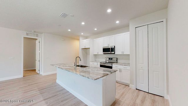 371 Halloran Street SE, Palm Bay, FL 32909