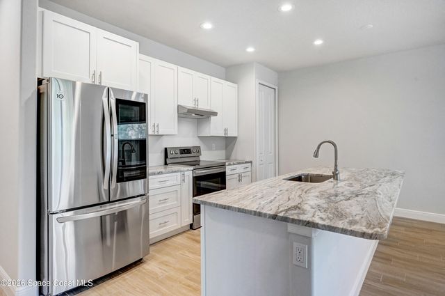 371 Halloran Street SE, Palm Bay, FL 32909