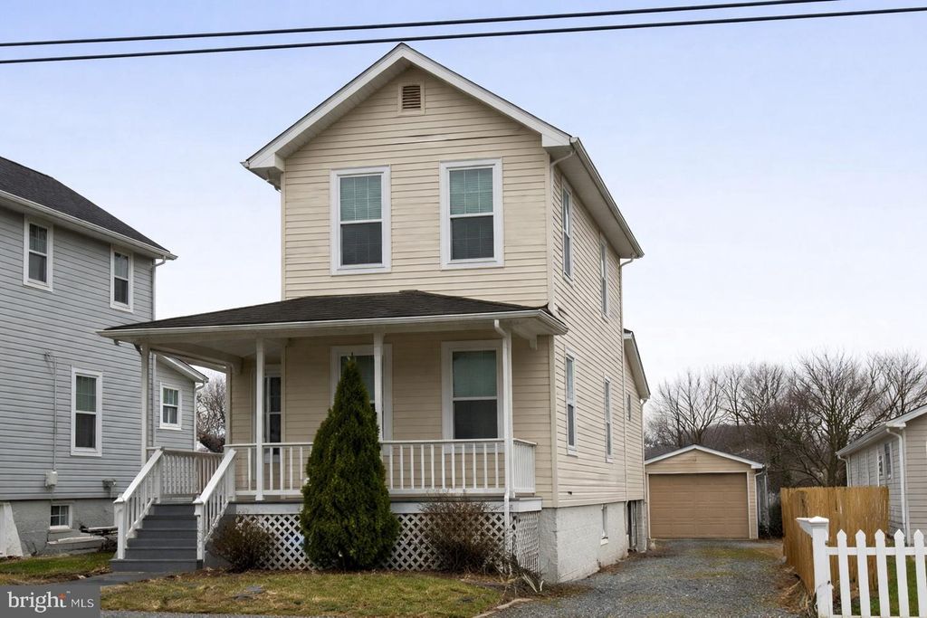 5945 ADDISON RD, Capitol Heights, MD 20743