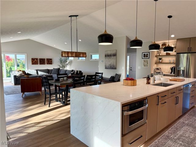 9032 Riverwood Dr., North Ridgeville, OH 44039