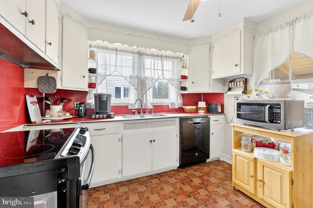 11 CLAYTON AVE, Lancaster, PA 17602