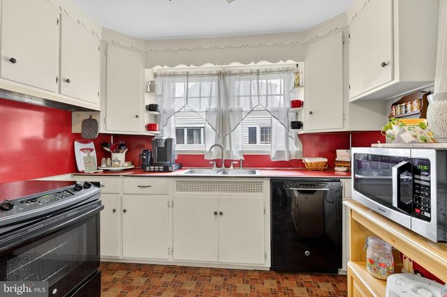 11 CLAYTON AVE, Lancaster, PA 17602