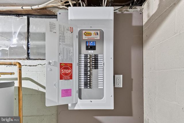 11 CLAYTON AVE, Lancaster, PA 17602