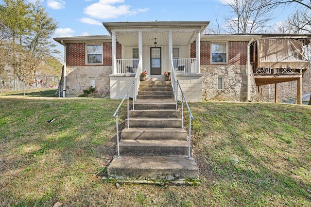 498 Highway 100, Centerville, TN 37033
