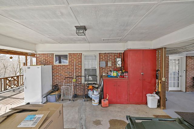 498 Highway 100, Centerville, TN 37033