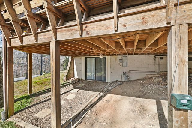 498 Highway 100, Centerville, TN 37033