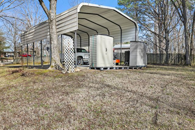 498 Highway 100, Centerville, TN 37033