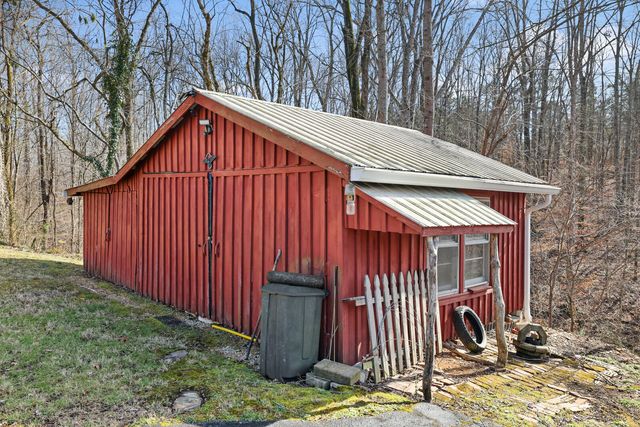 498 Highway 100, Centerville, TN 37033