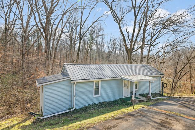 498 Highway 100, Centerville, TN 37033