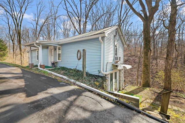 498 Highway 100, Centerville, TN 37033