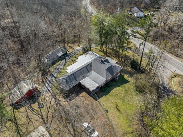 498 Highway 100, Centerville, TN 37033
