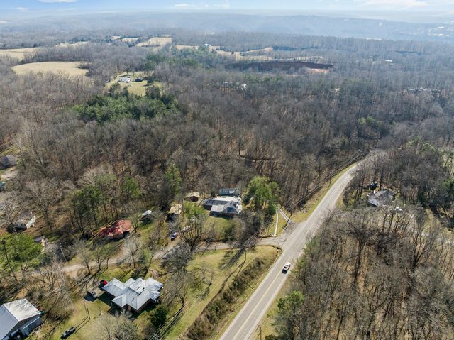 498 Highway 100, Centerville, TN 37033