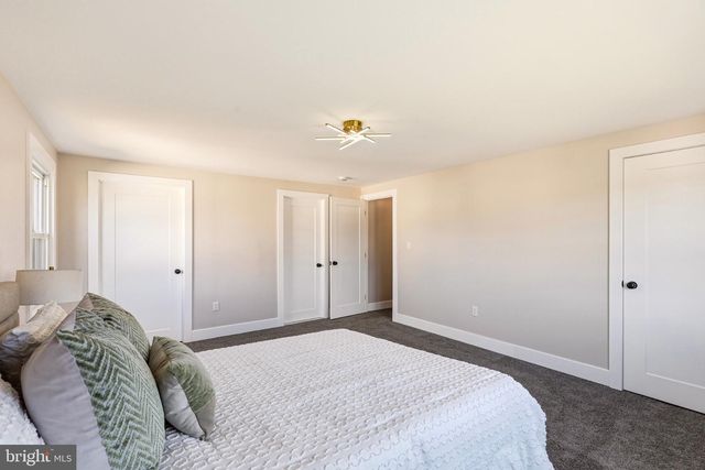 8 HEATH LN, Willingboro, NJ 08046