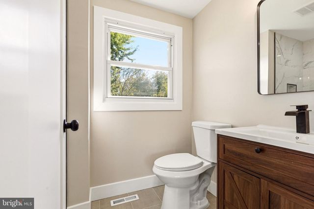 8 HEATH LN, Willingboro, NJ 08046