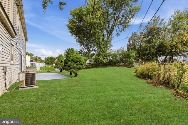 8 HEATH LN, Willingboro, NJ 08046