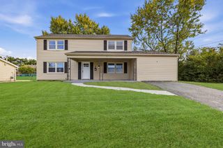 8 HEATH LN, Willingboro, NJ 08046