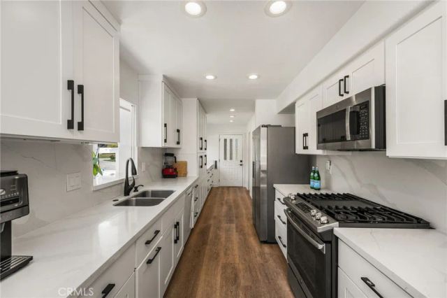 9921 Barranca Circle, Huntington Beach, CA 92646