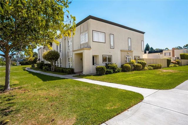 9921 Barranca Circle, Huntington Beach, CA 92646