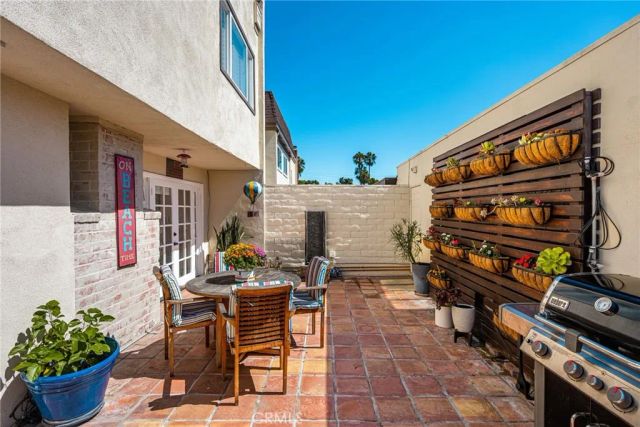 9921 Barranca Circle, Huntington Beach, CA 92646